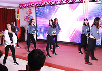 �����赸��һ�������M�����(d��ng)�ഺ���]���L(f��ng)����